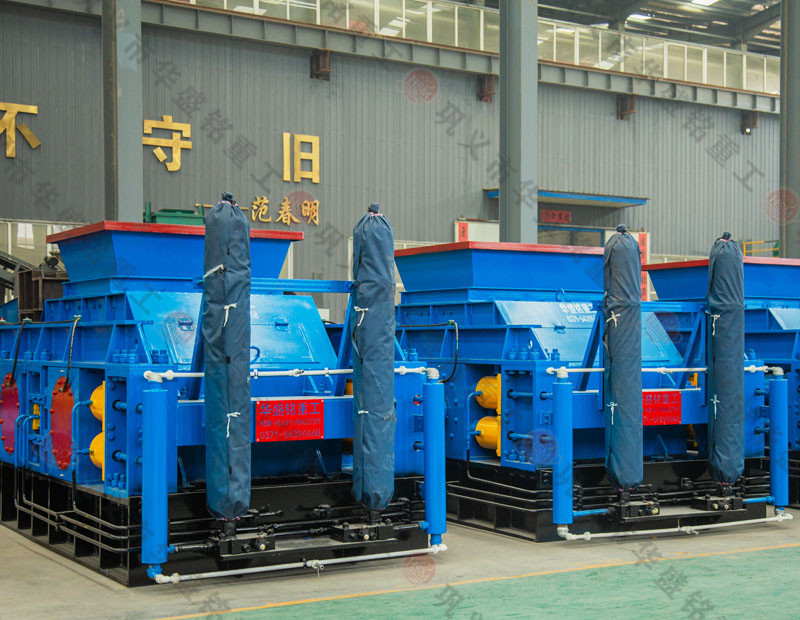  老砂廠更換一臺時(shí)產(chǎn)100噸全液壓雙輥制砂機(jī)多少錢？