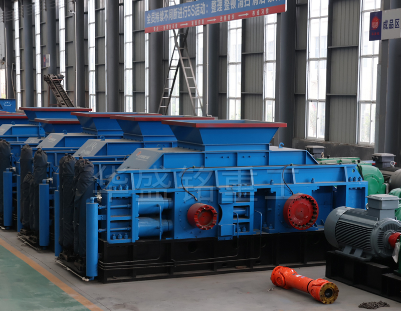 數(shù)控全自動全液壓對輥制砂機多少錢？如何選擇制砂設(shè)備廠家？