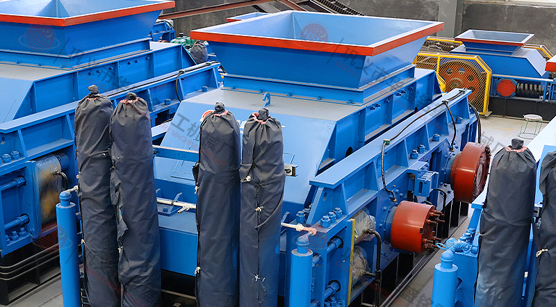  鈉長(zhǎng)石大型全自動(dòng)液壓對(duì)輥制砂機(jī)價(jià)格多少？