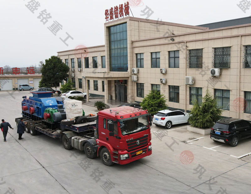 時(shí)產(chǎn)200噸對(duì)輥液壓制砂機(jī)，處理鵝卵石、石灰石的出砂效果怎么樣呢？