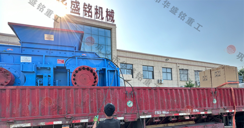 鐵礦石液壓對(duì)輥破碎機(jī)的維護(hù)成本如何？工作原理是什么？