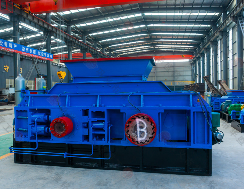 砂石廠需要什么設(shè)備，出料1-3mm對(duì)輥破碎機(jī)廠家